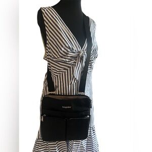 Baggallini Black Horizon Crossbody Bag with a wallet inside NWOT
